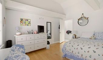 5 Division St, Newport, RI 02840