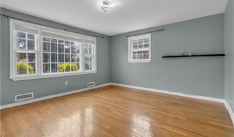 35 Pleasant View Dr, North Providence, RI 02904