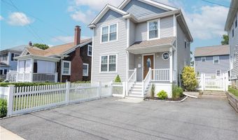 52 Bedlow Ave, Newport, RI 02840