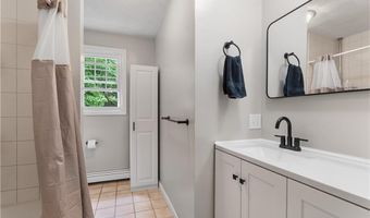 6 Lisa Ln, Bristol, RI 02809