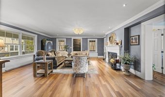 6 Chanticleer Dr, Beverly, MA 01915