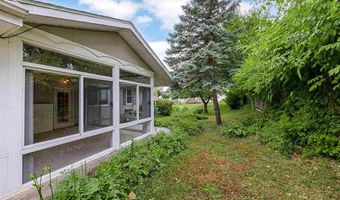 1108 E 3rd St, Anamosa, IA 52205