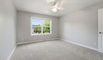 4717 N TANGLEWOOD Dr, Appleton, WI 54913