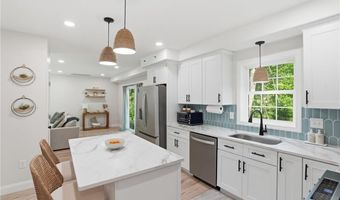 72 Wilbur Rd, Lincoln, RI 02865