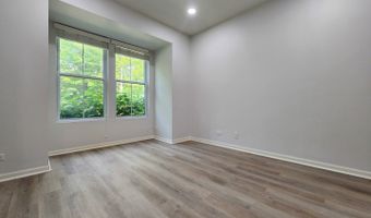 208 W HYDE St, Arlington Heights, IL 60005