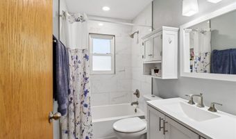 1214 NW Applewood St, Ankeny, IA 50023