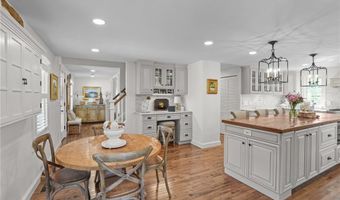 15 Harwood Rd, East Greenwich, RI 02818
