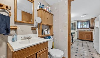 15 Hazen St, Chester, CT 06412