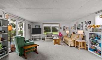 129 Bliss Mine Rd, Newport, RI 02840