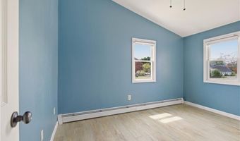 507 County Rd, Barrington, RI 02806