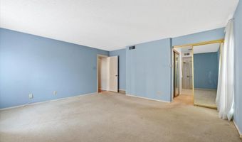 910 Claytonbrook Dr 1, Ballwin, MO 63011