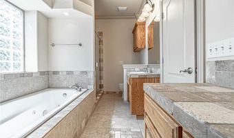 1102 SE Phoenix St, Bentonville, AR 72712