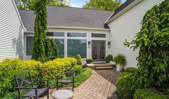 255 Bonnie Ln, Aurora, OH 44202
