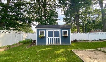 693 Edgewater Dr, Amherst, NY 14228