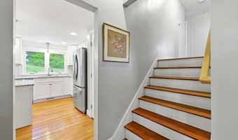 1185 Bay Rd, Amherst, MA 01002