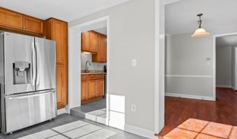 2100 27TH St S, Arlington, VA 22206