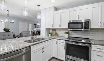 1872 Ridgeview Circle Dr, Ballwin, MO 63021