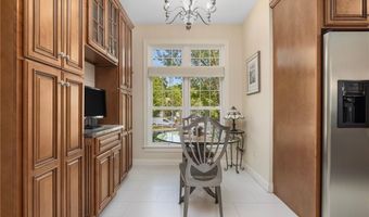 315 Old River Rd 6, Lincoln, RI 02838