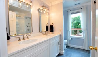 8 Centerbrook Ct 8, Avon, CT 06001