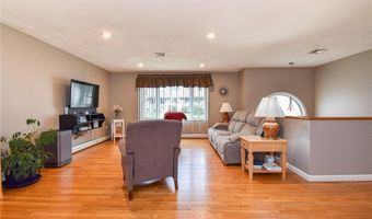 17 Middle St, North Providence, RI 02911
