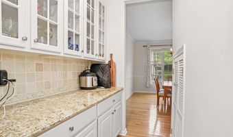 4 Cambridge Dr 4, Danbury, CT 06811