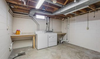 2700 N LILLIAN Ct, Appleton, WI 54911