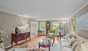 105 LYNN Cir, East Greenwich, RI 02818