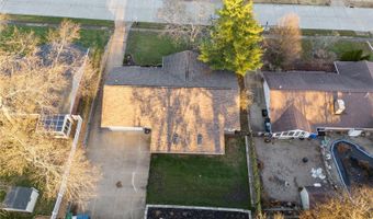 477 Hillbrook Dr, Ballwin, MO 63011