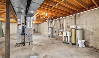 271 N McClellan St 105, Auburn, IN 46706