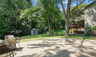 909 Parma Dr, Ballwin, MO 63021
