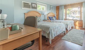 24 Bethune St, Alexandria Bay, NY 13607