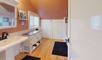 75 Court St, Belfast, ME 04915
