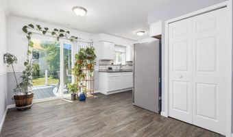 1113 Summer St, Algonac, MI 48001
