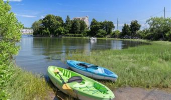 17 Goose Island Rd, Narragansett, RI 02882