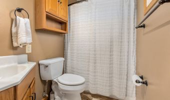 38397 Richmond Heights Dr, Aberdeen, SD 57401