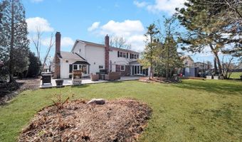 24 W Berkley Dr, Arlington Heights, IL 60004