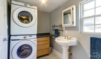 530 E Gordon Ln, Savannah, GA 31401