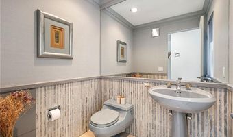 125 Woodruff Ave, Narragansett, RI 02882