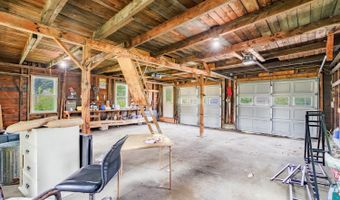 17 Main St, Albion, ME 04910