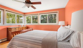 6 Conway Dr, Barrington, RI 02806