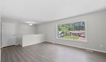 412 Sorrento Dr, Ballwin, MO 63021