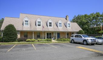 5909 QUANTRELL Ave 203, Alexandria, VA 22312