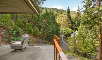 545 Ashland Creek Dr, Ashland, OR 97520
