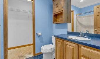 2 Echowood Dr, Algonquin, IL 60102
