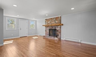 3 Creighton Pl, Coventry, RI 02816