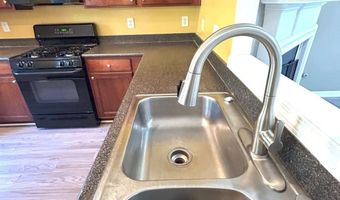 1008 Prestwyck Ct, Alpharetta, GA 30004