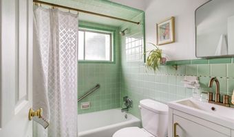 7658 General Meade Ln, Affton, MO 63123
