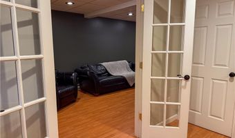 2 Beatrice Ln, Bristol, RI 02809