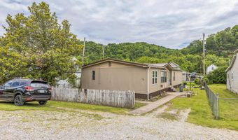 76 Railroad St, Auxier, KY 41602