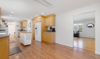 289 Oliphant Ln, Middletown, RI 02842
